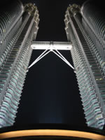 Twins Towers - atual prédio mais alto do mundo com 451,9 metros de altura