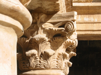 Detalhe de uma coluna reconstruída